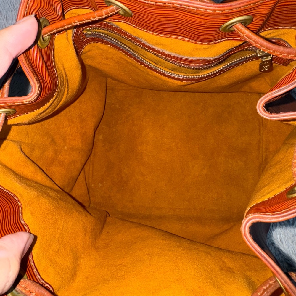 Louis Vuitton Noe Epi Leather Bucket Bag - Picture 3 of 6